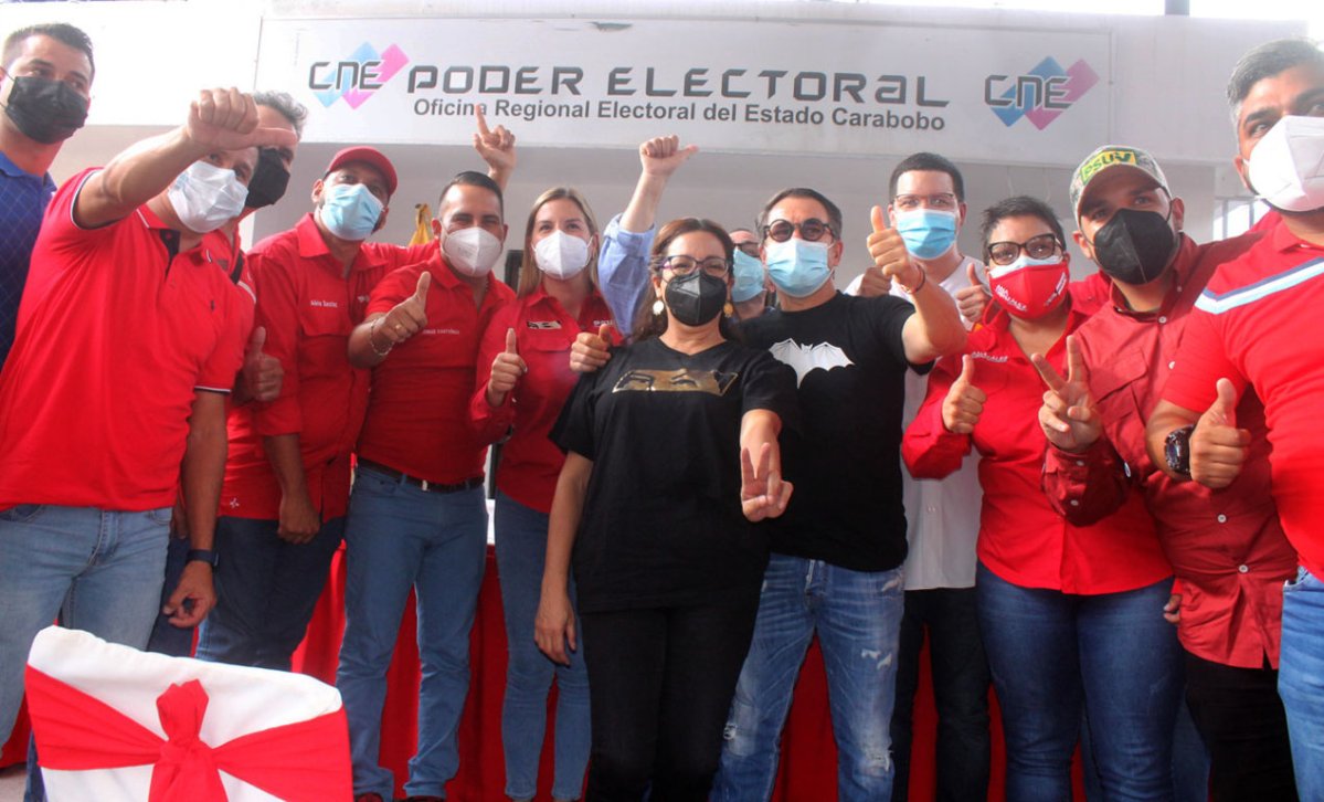 Lacava y candidatos oficialistas a las alcaldías formalizaron inscripciones ante el CNE en Carabobo